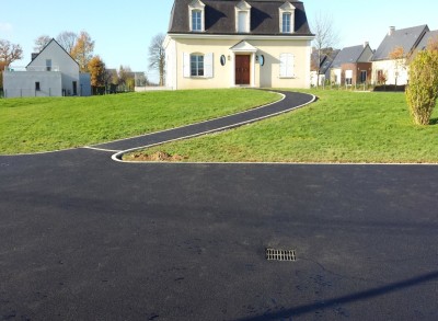 Travaux d'enrobés pour vos cours et allées de maison à Agy